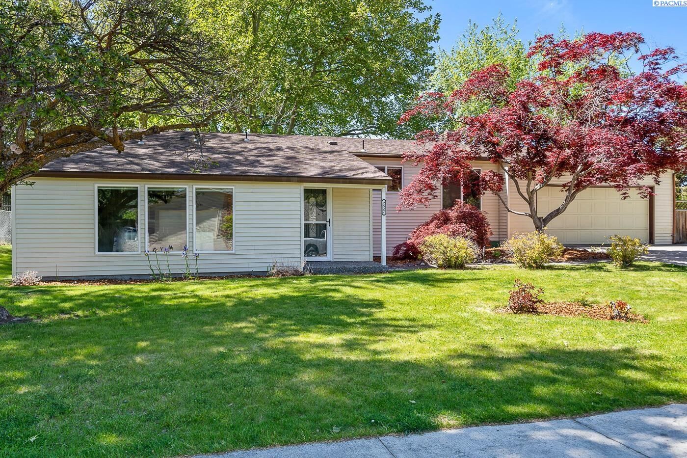 Property Photo:  2527 Davison Ave  WA 99354-1610 