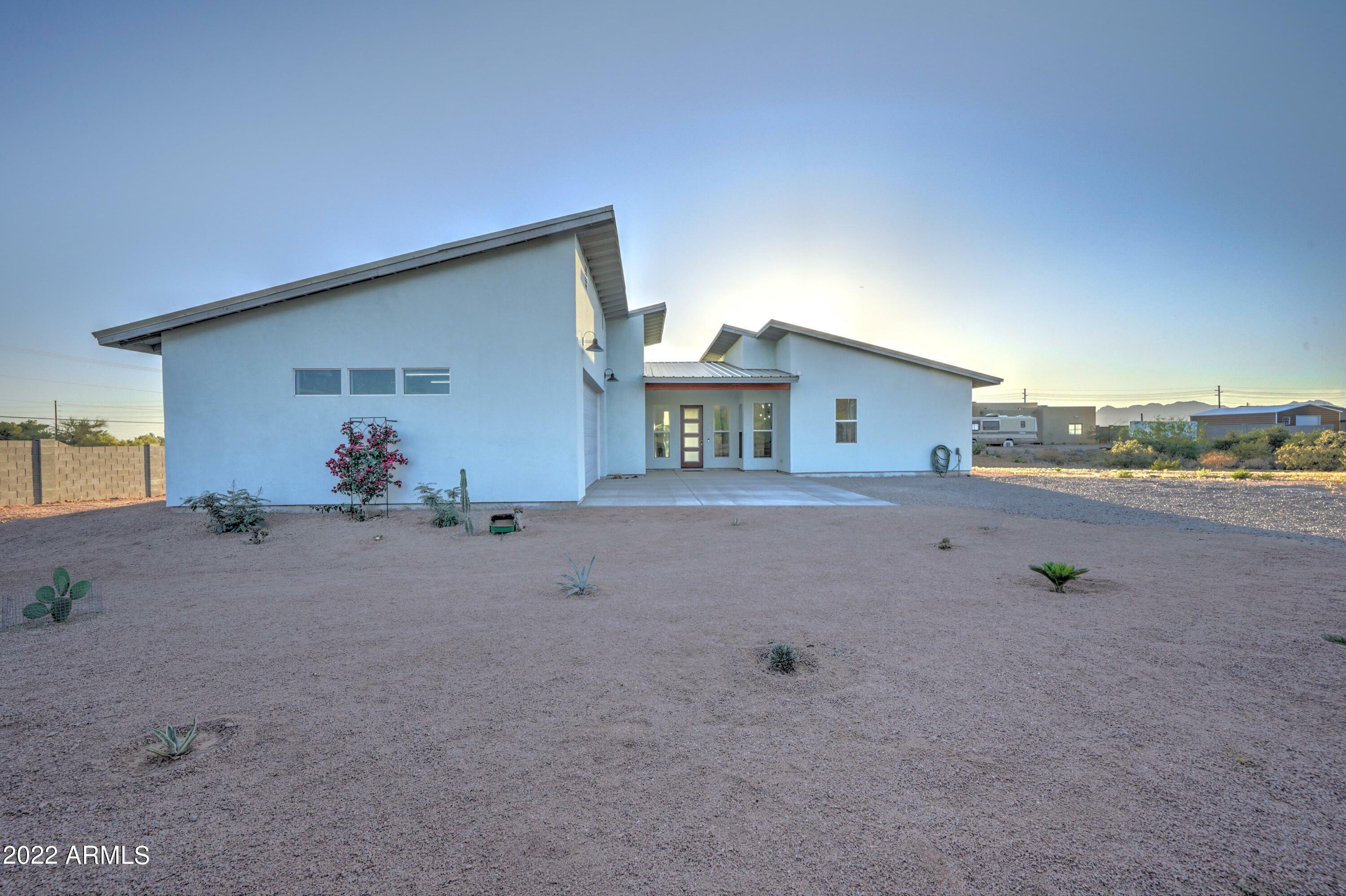 Property Photo:  842 N Vista Road  AZ 85119 