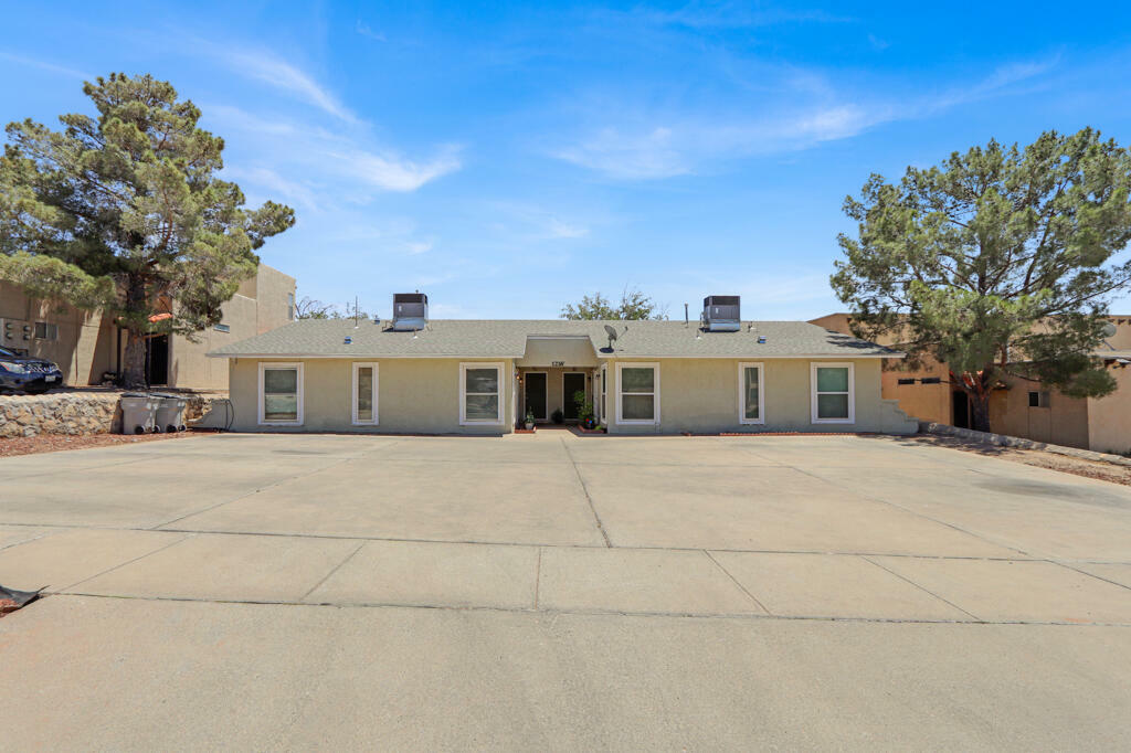 Property Photo: 1216 Vista De Oro Drive TX 79935