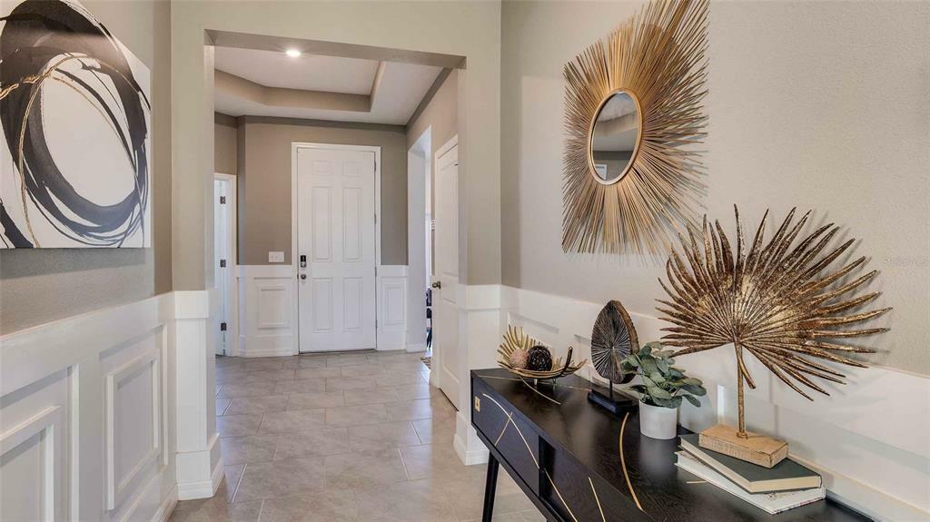 Property Photo: 16622 Barnwood Place FL 34211