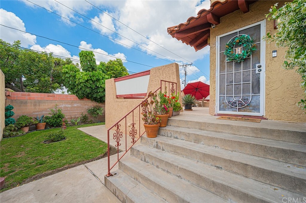 Property Photo:  8530 Gallatin Road H  CA 90240 