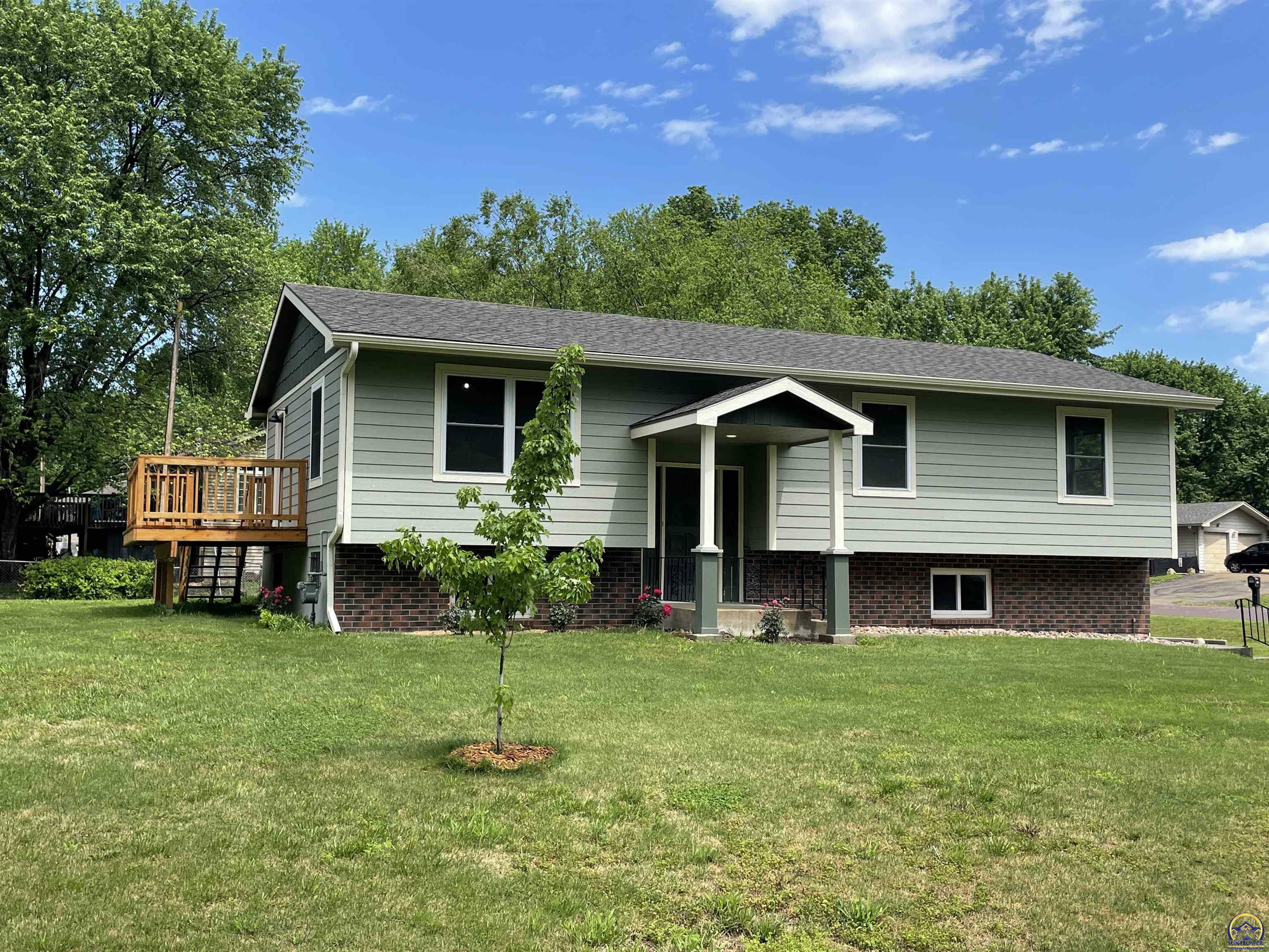 Property Photo: 554 NE Edgewood Dr KS 66617