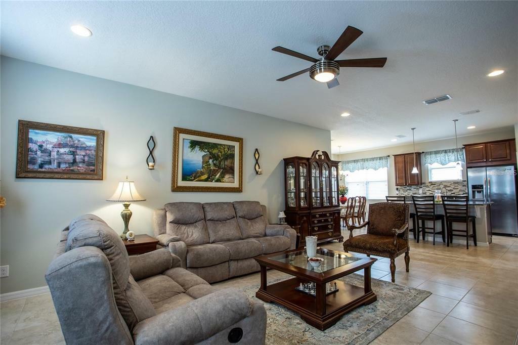 Property Photo: 713 Preakness Circle FL 32724