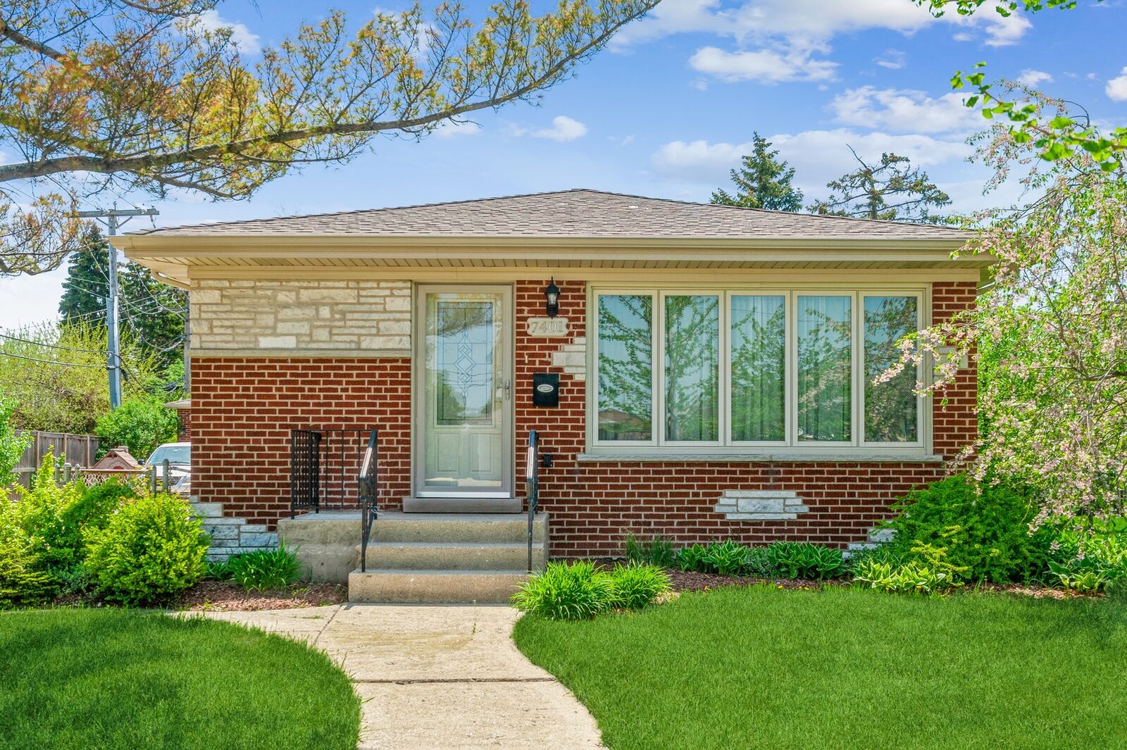 Property Photo:  7401 W Mulford Street  IL 60714 