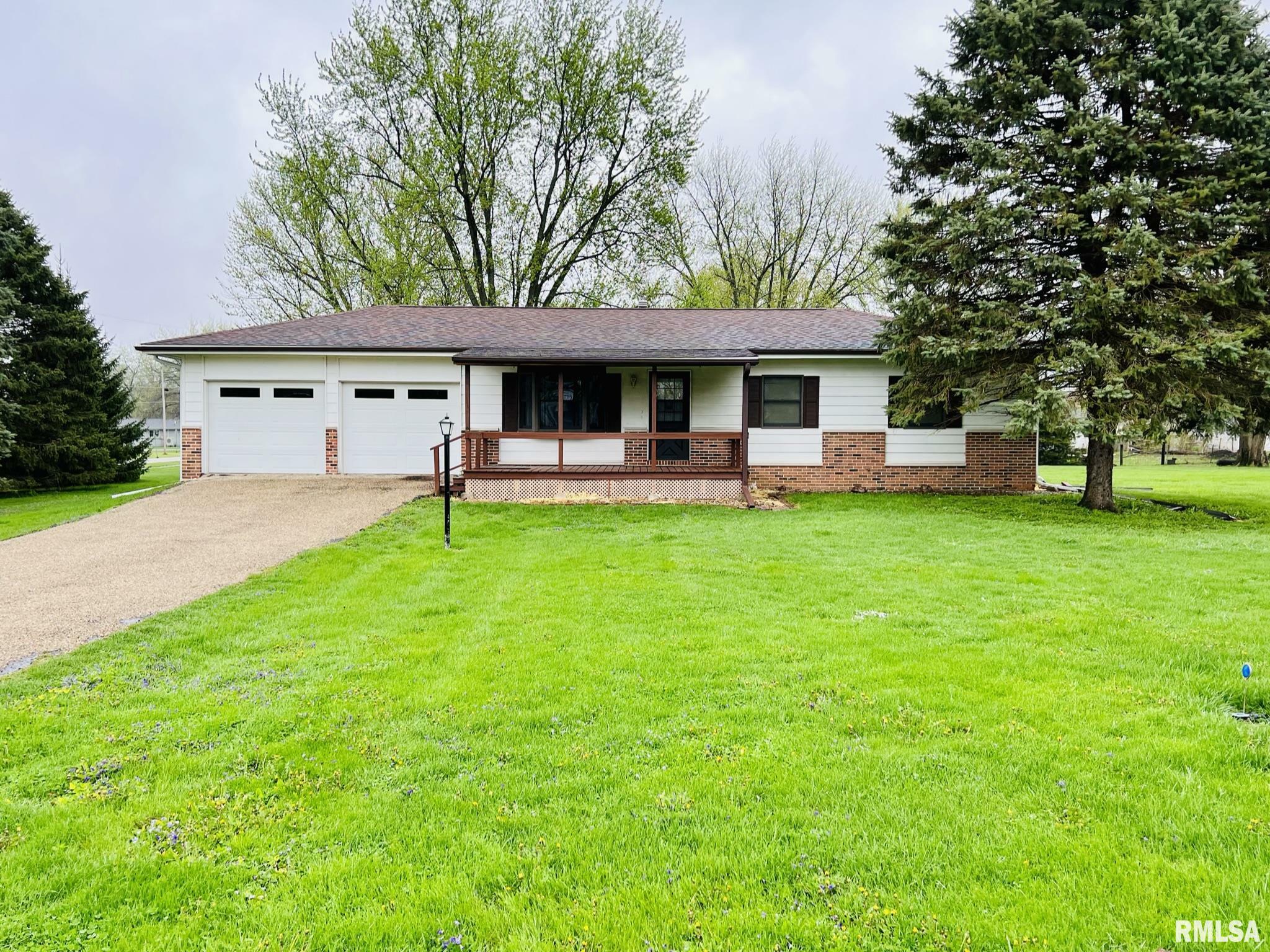 Property Photo:  117 S Taylor  IL 61488 