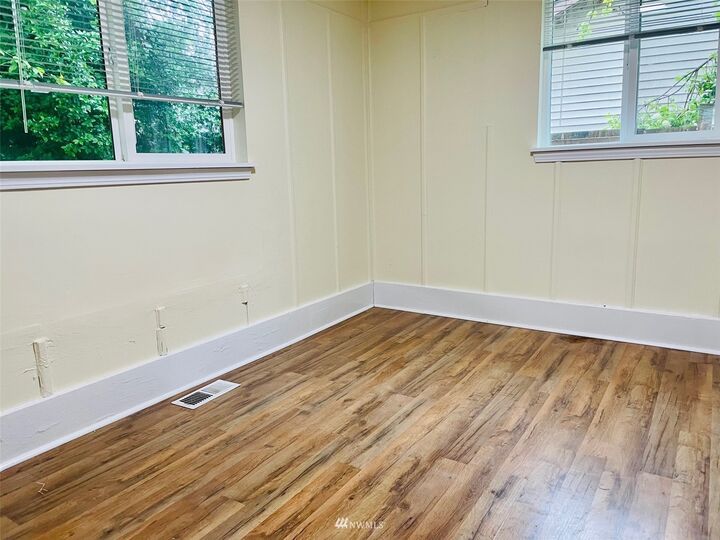 Property Photo: 11806 87th Avenue S WA 98178