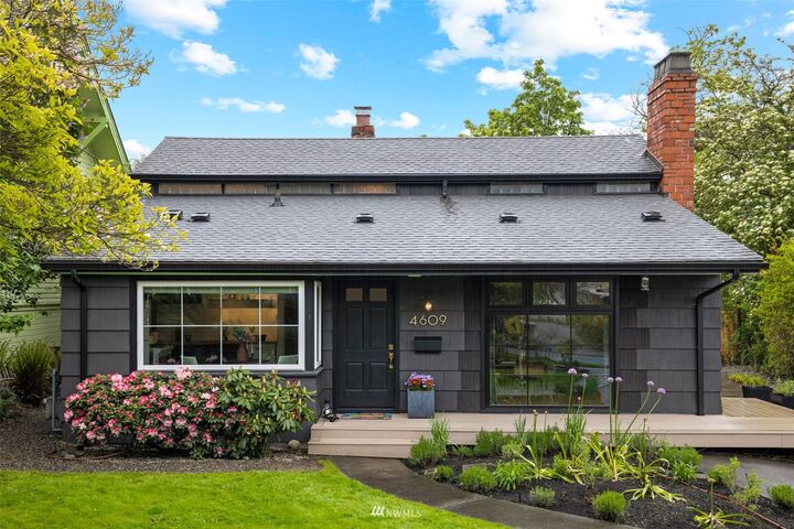 Property Photo:  4609 48th Avenue S  WA 98118 