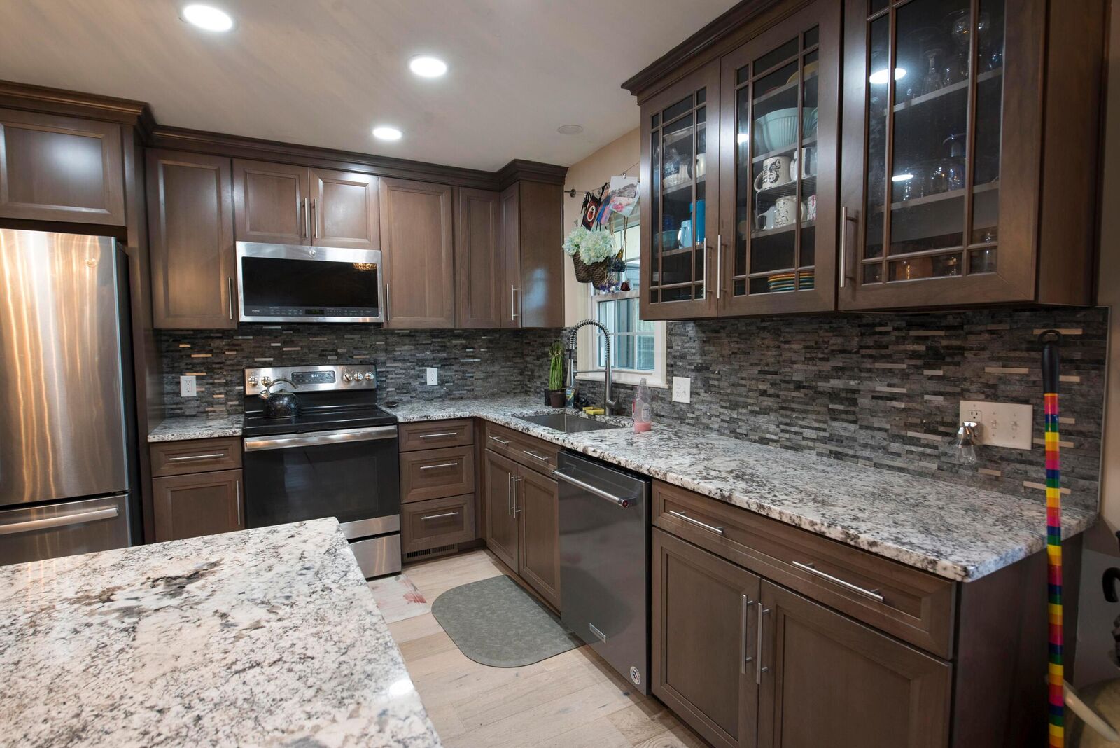 Property Photo:  1631 Roxbury Road  OH 43212 