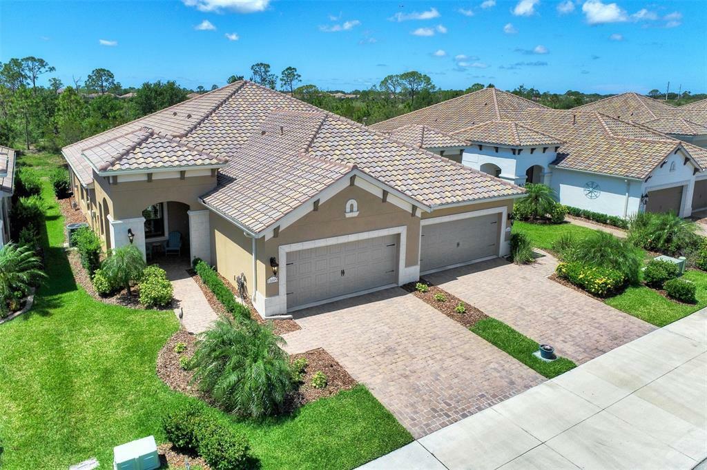 Property Photo:  11699 Okaloosa Drive  FL 34293 