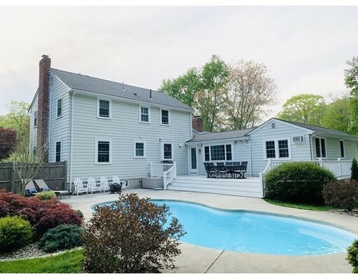 Property Photo: 9 Ledgetree Rd MA 02052