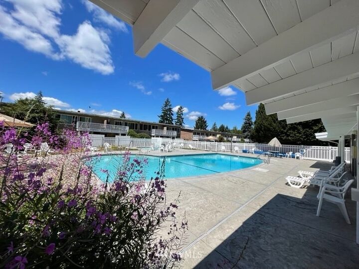 5711 122nd Place SE 216  Bellevue WA 98006 photo