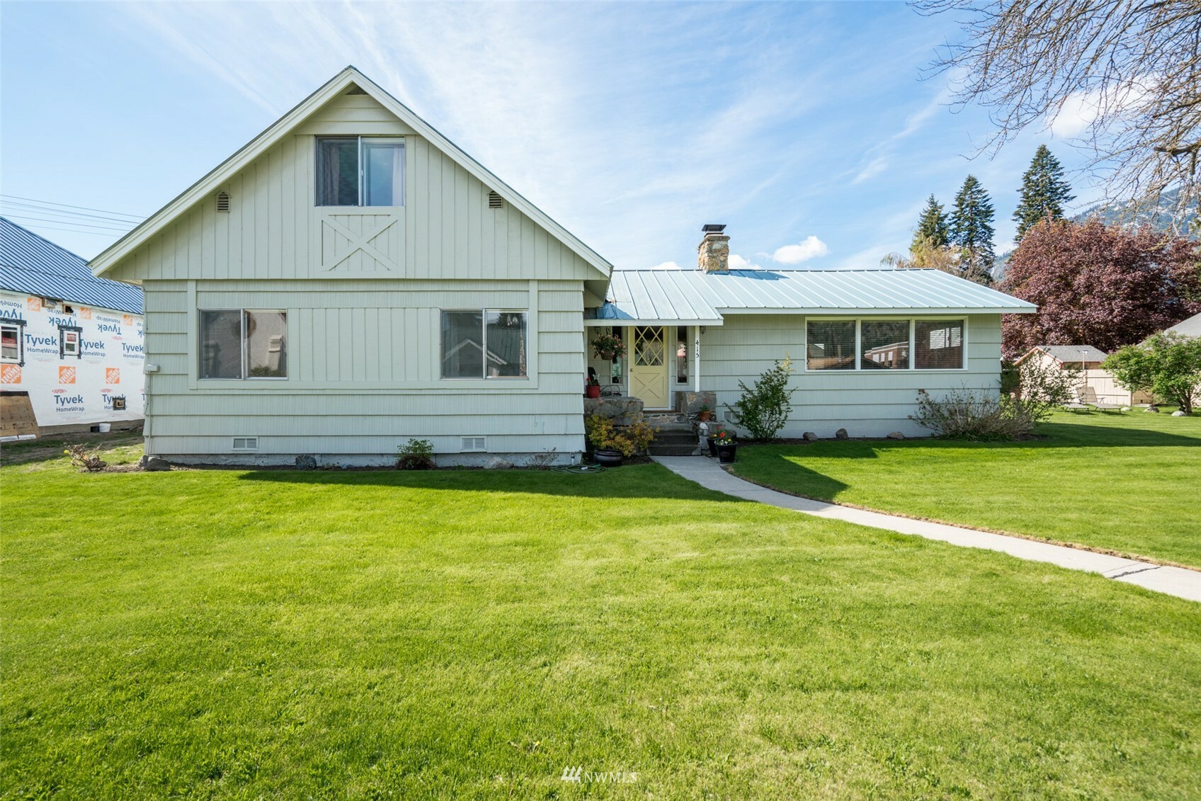 Property Photo:  415 Evans Street  WA 98826 