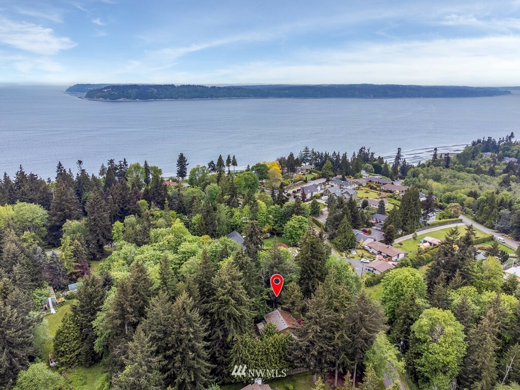 Property Photo:  6624 Pictorial Avenue  WA 98026 