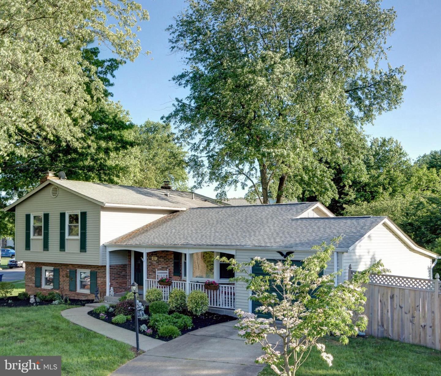 Property Photo:  219 Wildman Street NE  VA 20176 