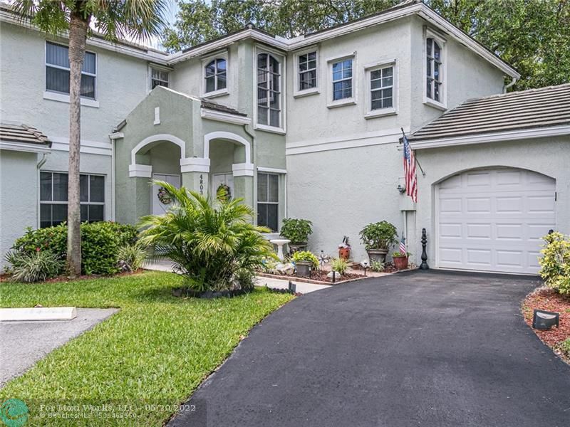 Property Photo: 4803 Grapevine Way 4803 FL 33331