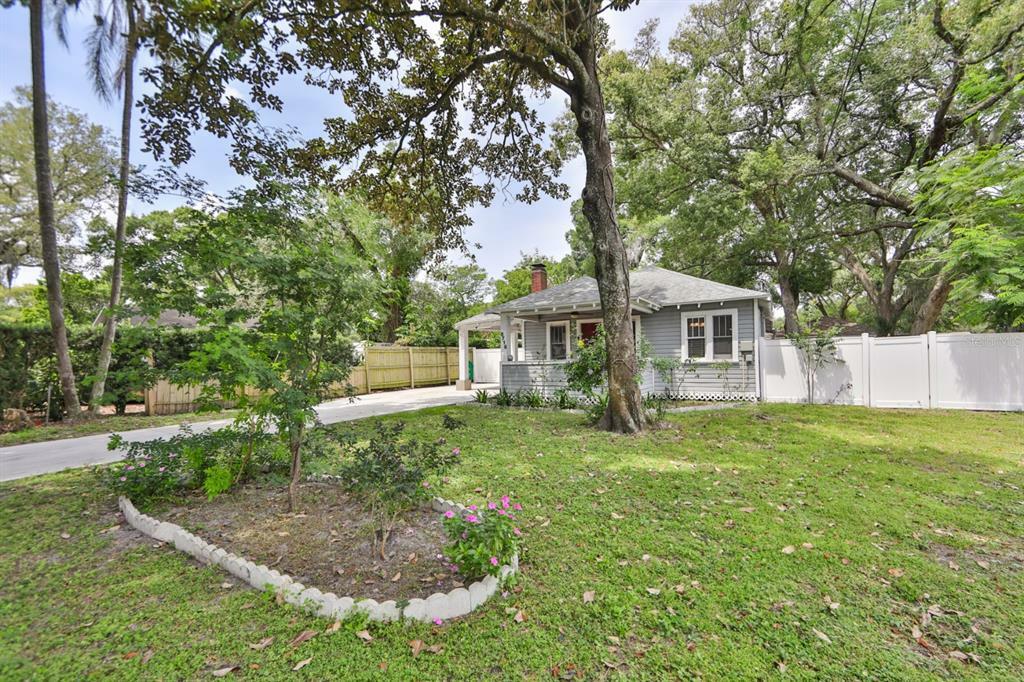 Property Photo:  8716 N Ola Avenue  FL 33604 