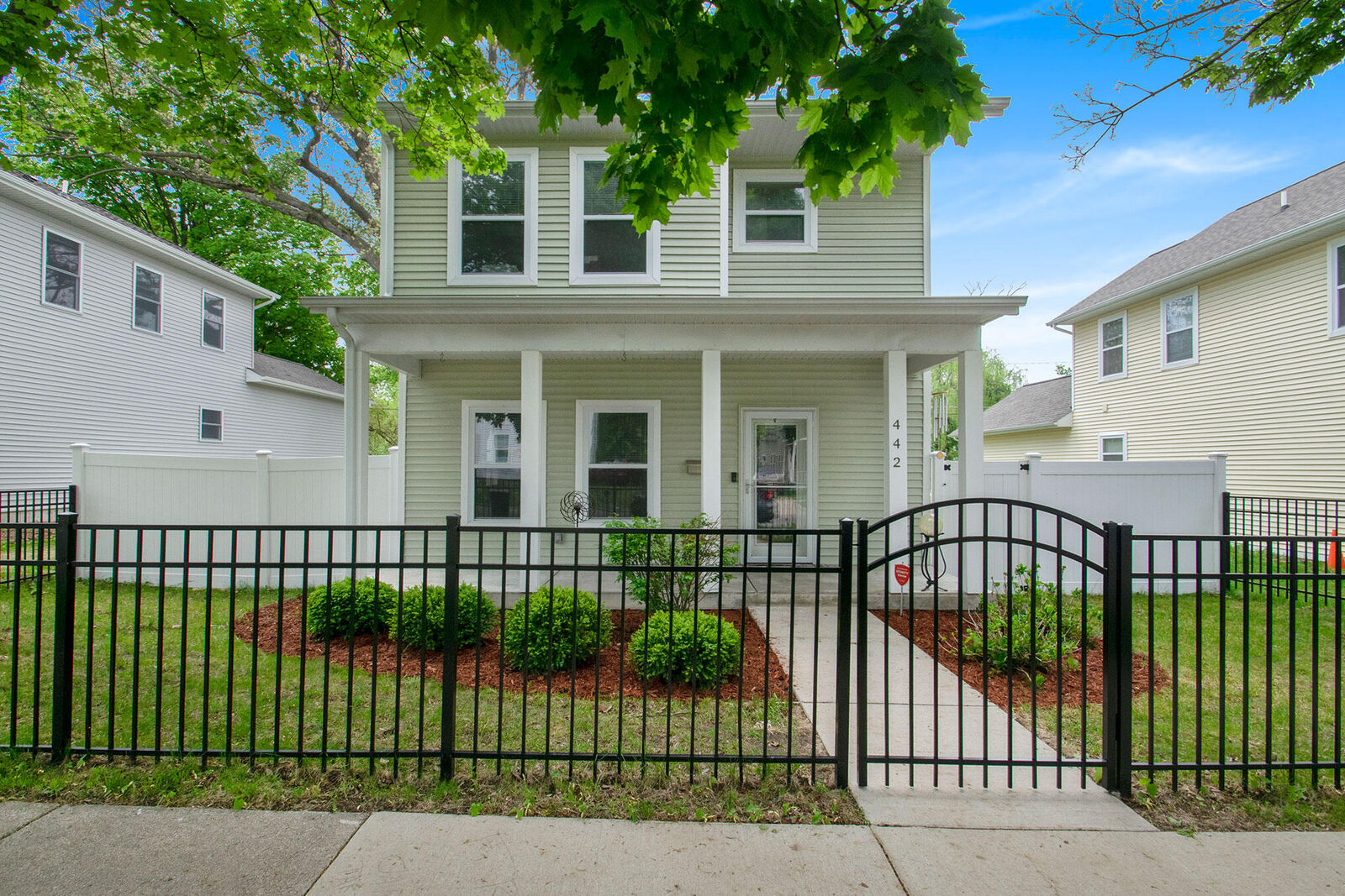 Property Photo: 442 Crawford Street SE MI 49507