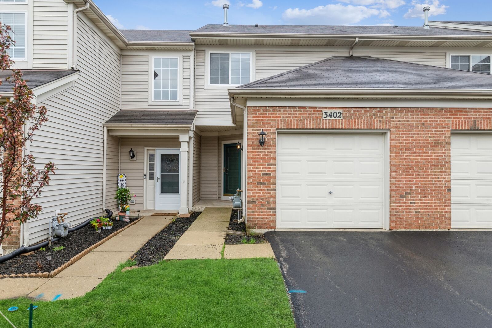 Property Photo:  3402 Blue Ridge Drive  IL 60110 