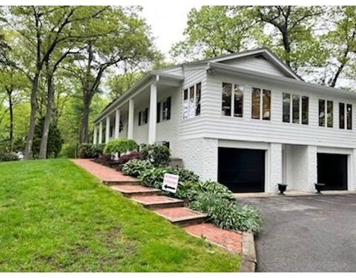 Property Photo:  2 Brentwood Cir  MA 01810 