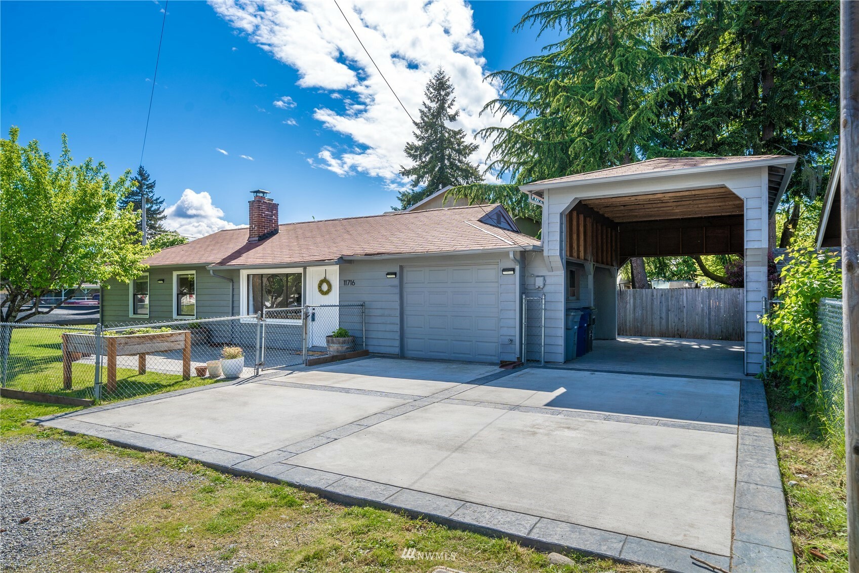 Property Photo:  11716 Sheridan Avenue S  WA 98444 