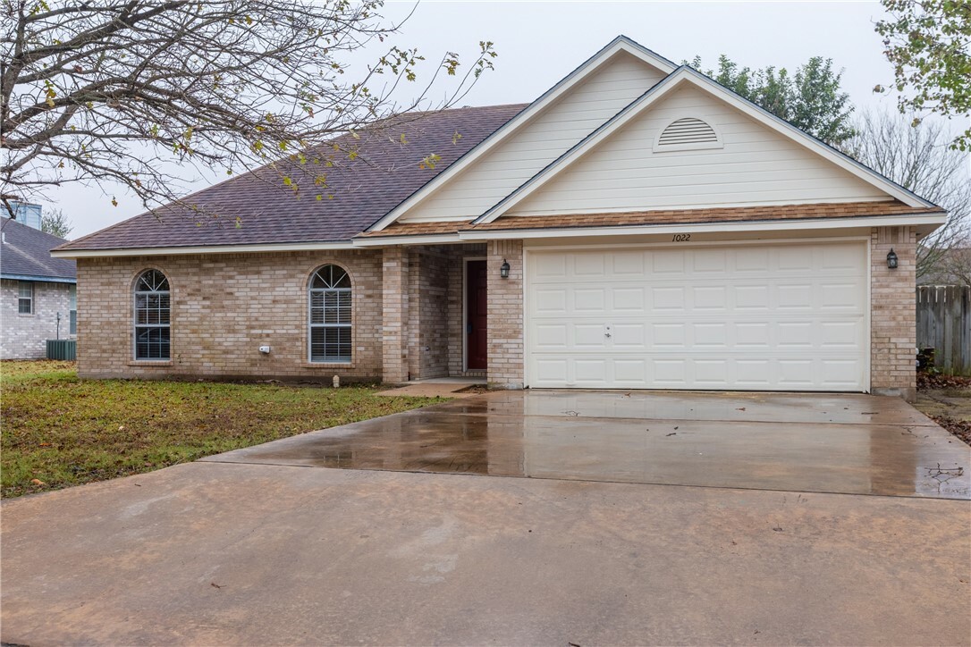 Property Photo:  1022 Alamo Street SE  TX 78644 