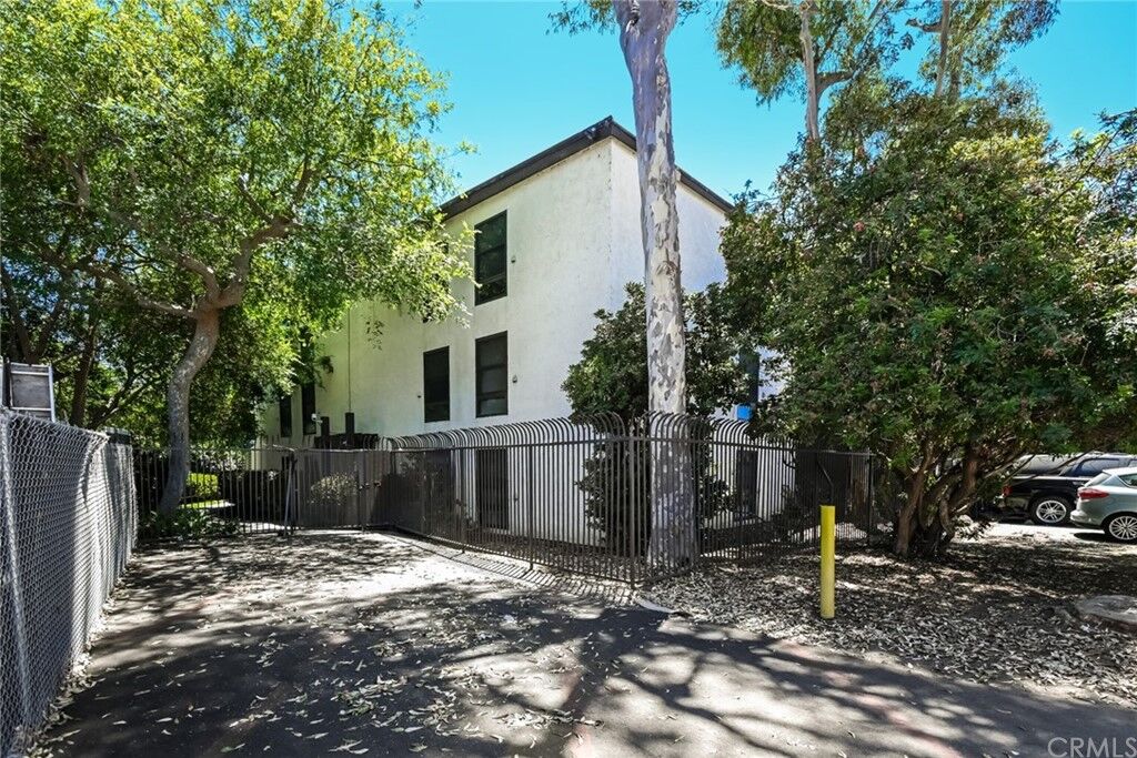 Property Photo:  7740 Redlands Street G1095  CA 90293 