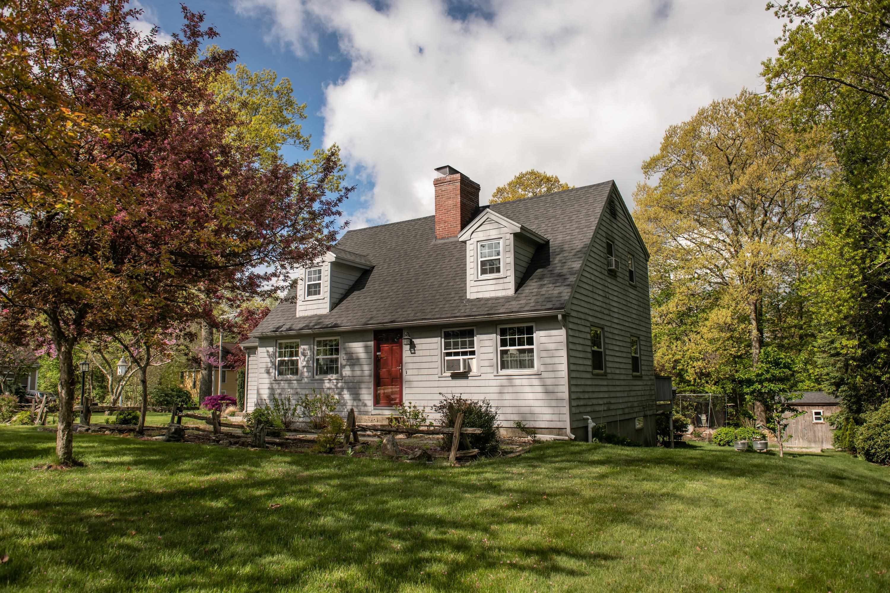 Property Photo:  287 East Dunstable Road  NH 03062 