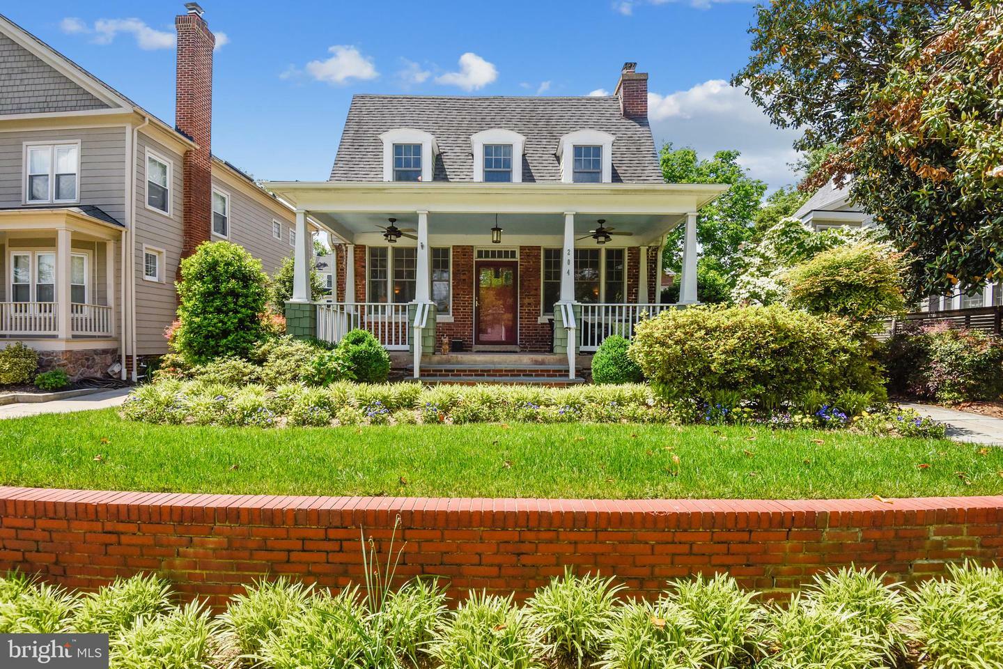 Property Photo: 204 Russell Road VA 22301