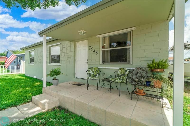 Property Photo:  7548 Farragut St  FL 33024 