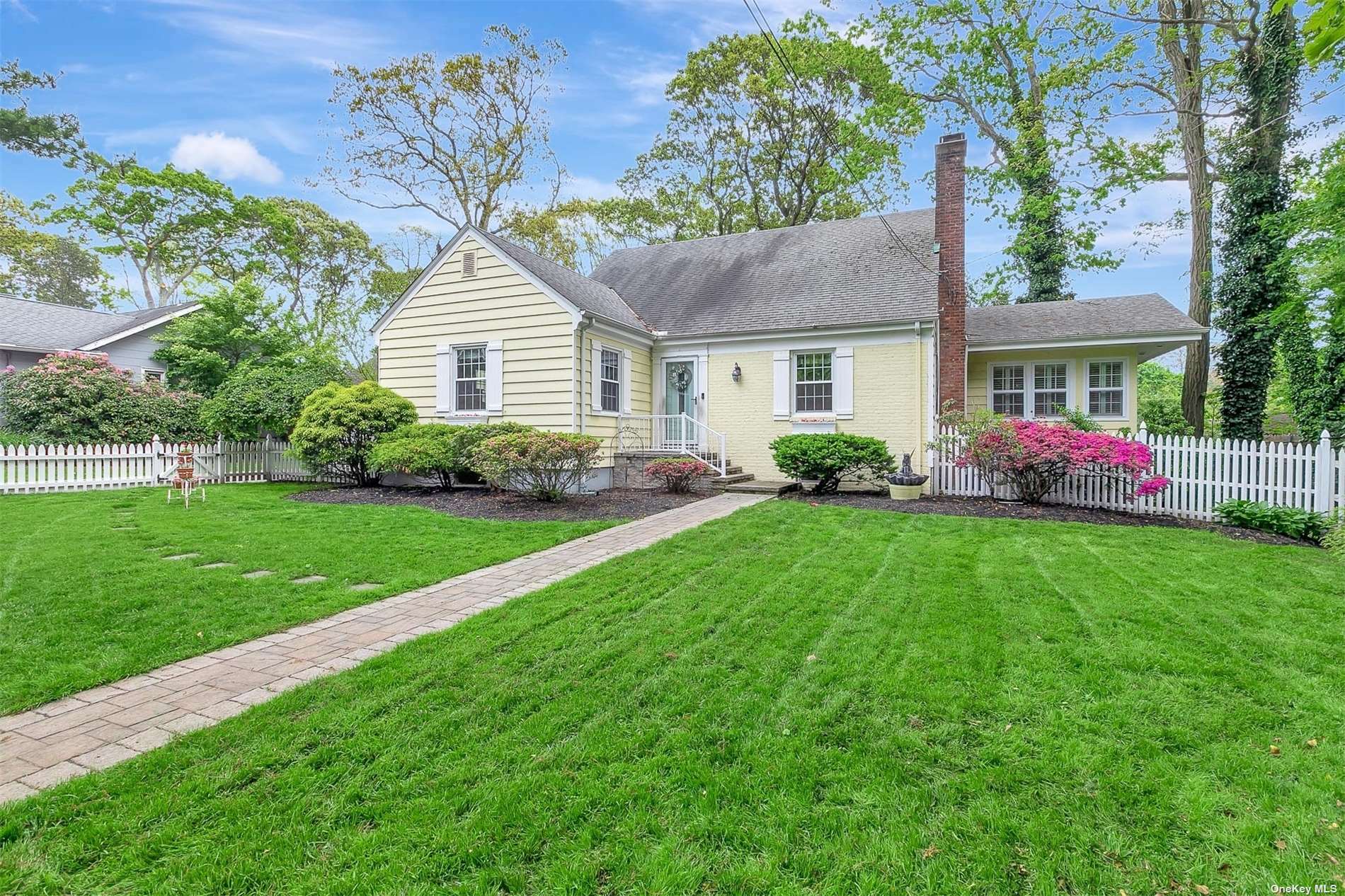 Property Photo:  18 Pine Hill Road  NY 11777 