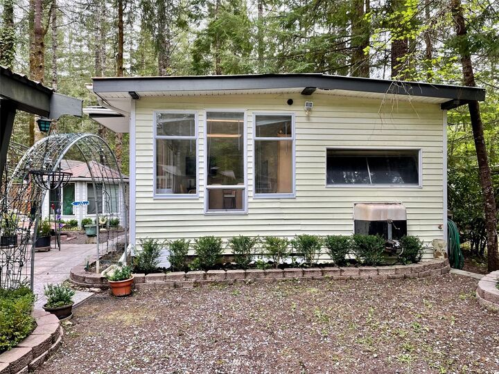 Property Photo:  132 4 Drial Loop  WA 98244 