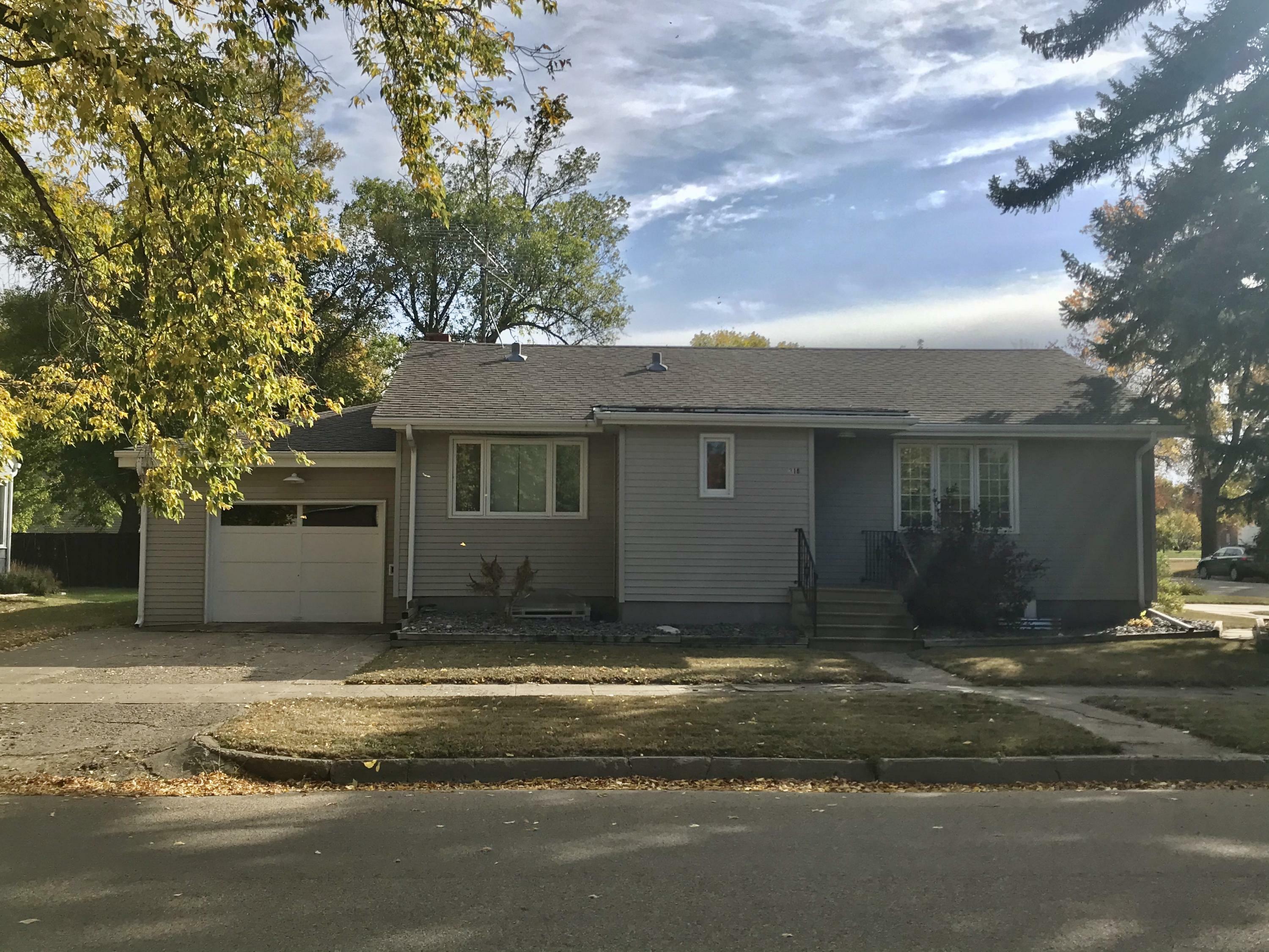 Property Photo:  316 9th Avenue N  ND 58421 