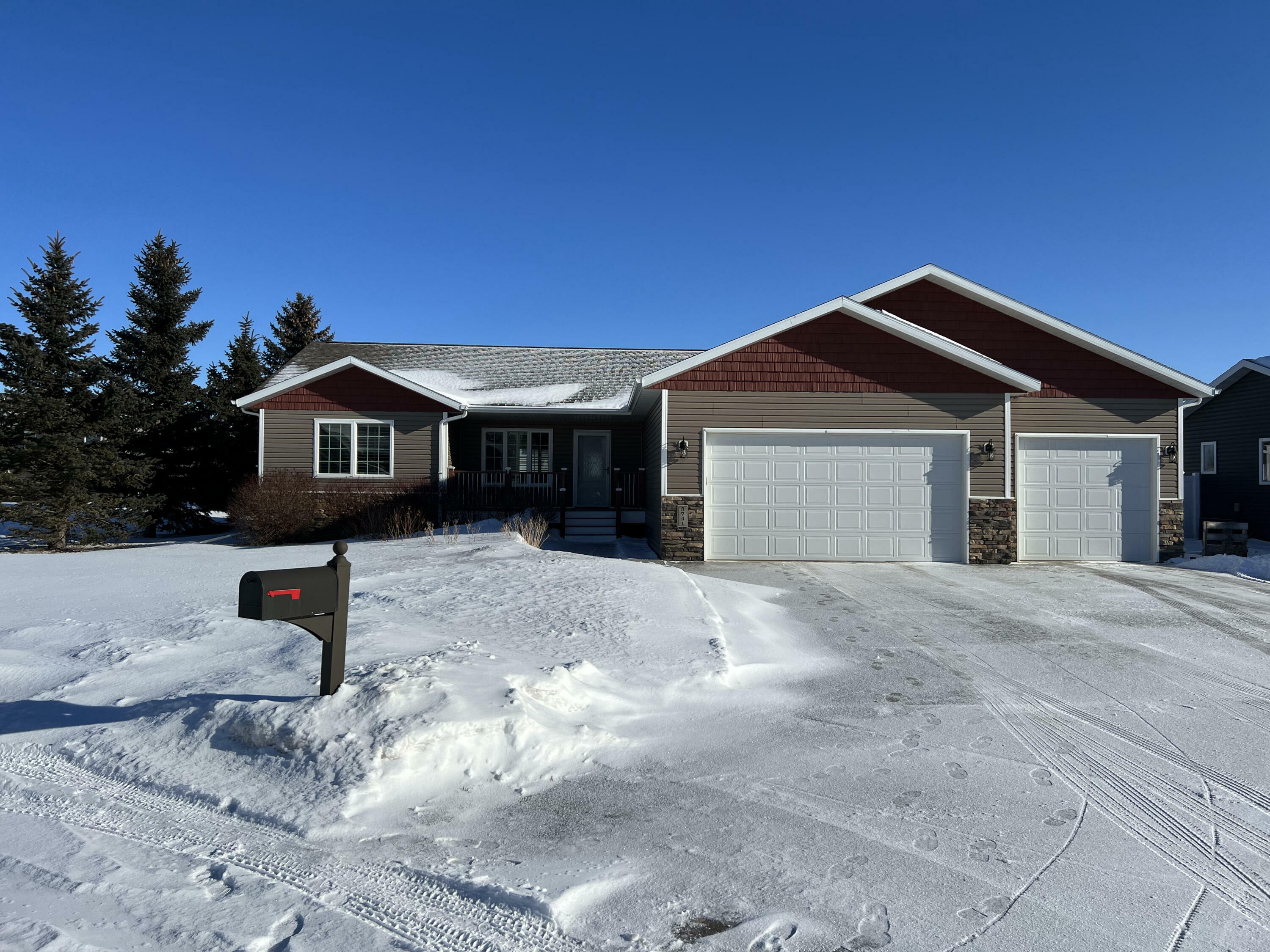 Property Photo:  3741 High Meadows Circle  ND 58503 