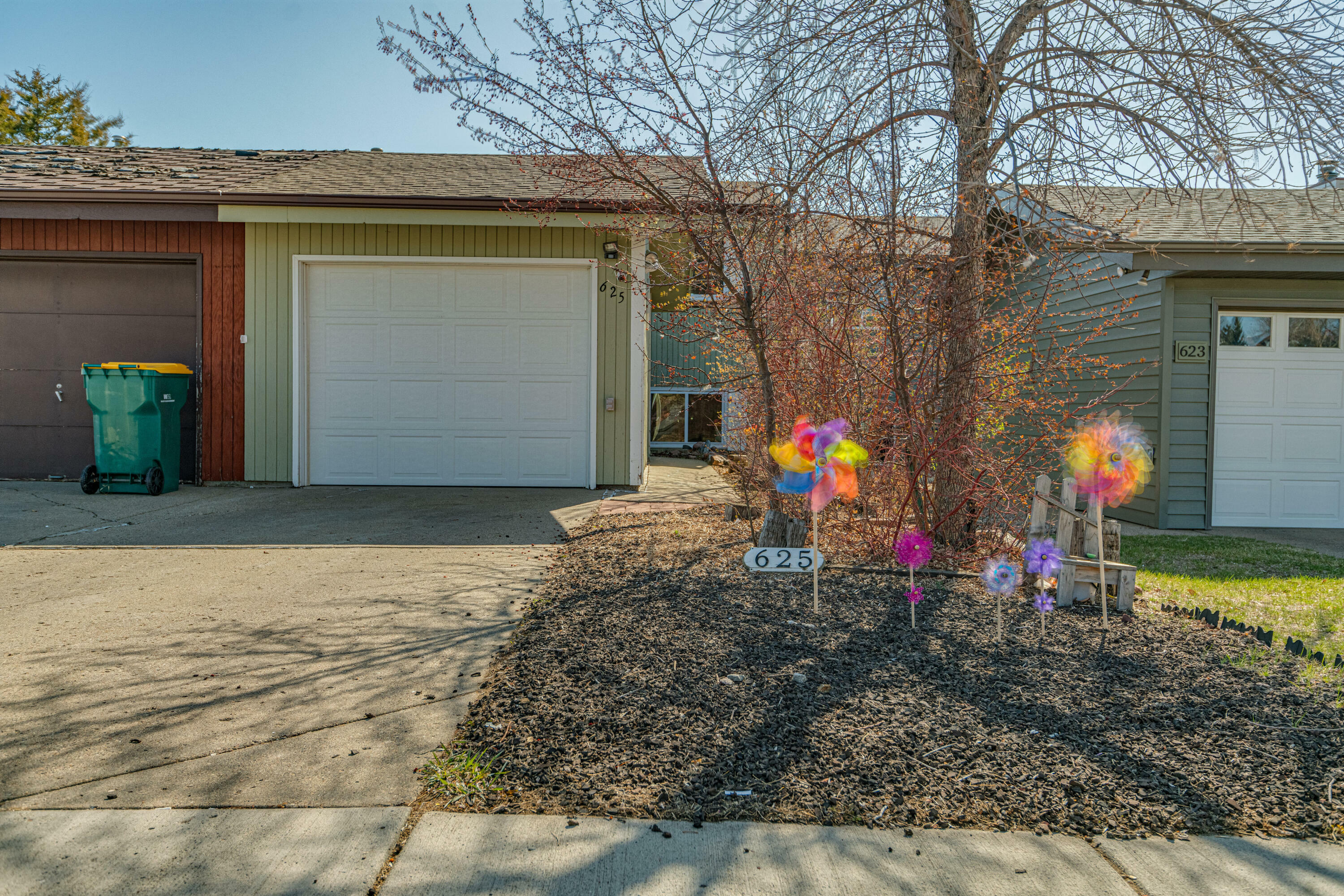 Property Photo:  625 N 35th Street  ND 58501 