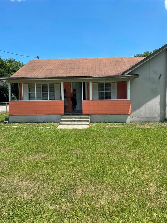 Property Photo:  1002 E Bougainvillea Avenue  FL 33612 