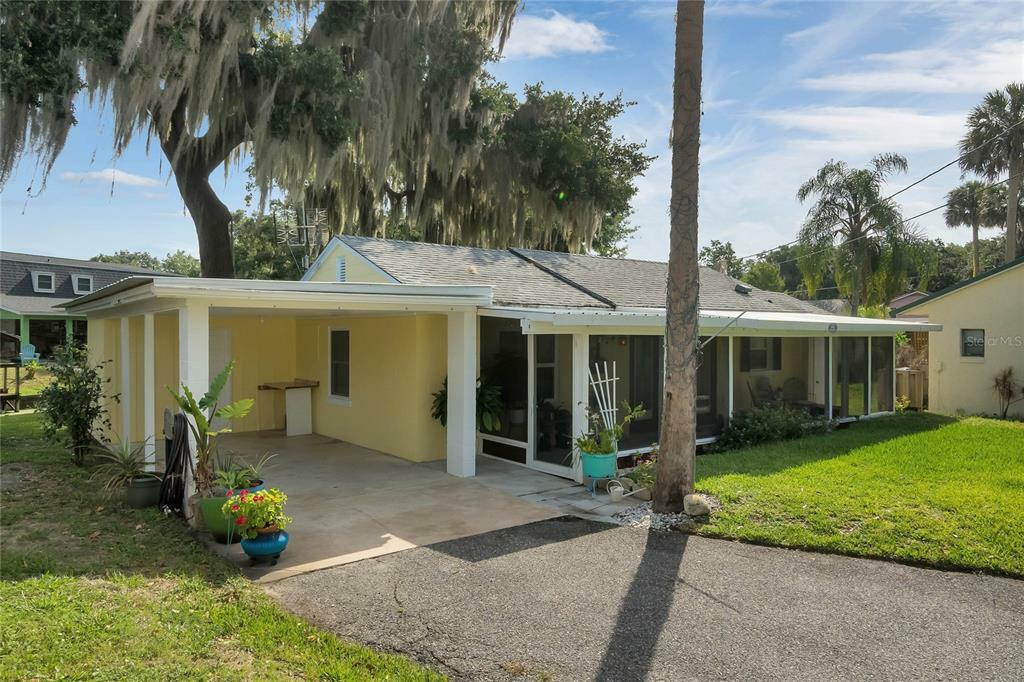 Property Photo:  10911 Lake Harris Circle  FL 32778 