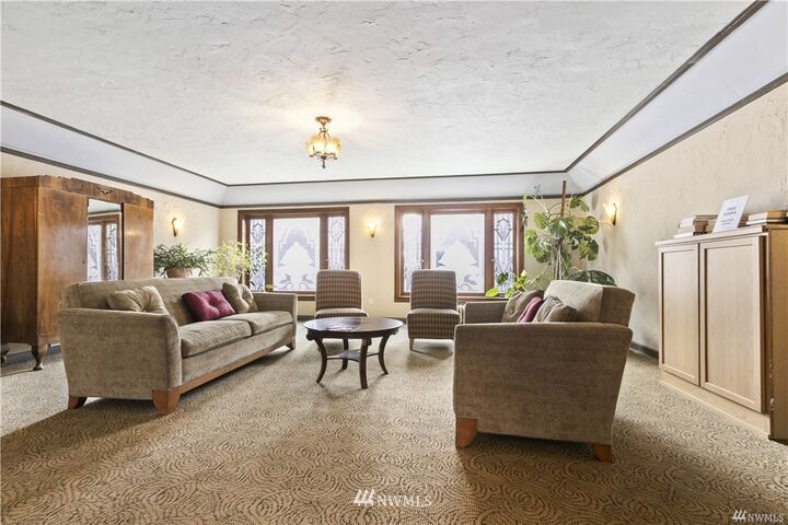 Property Photo: 519 W Roy Street 408 WA 98119