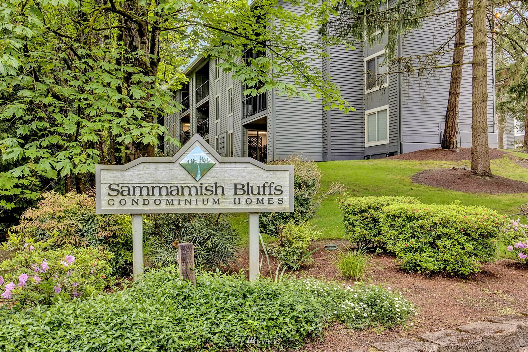 Property Photo:  4737 W Lake Sammamish Parkway SE A101  WA 98027 