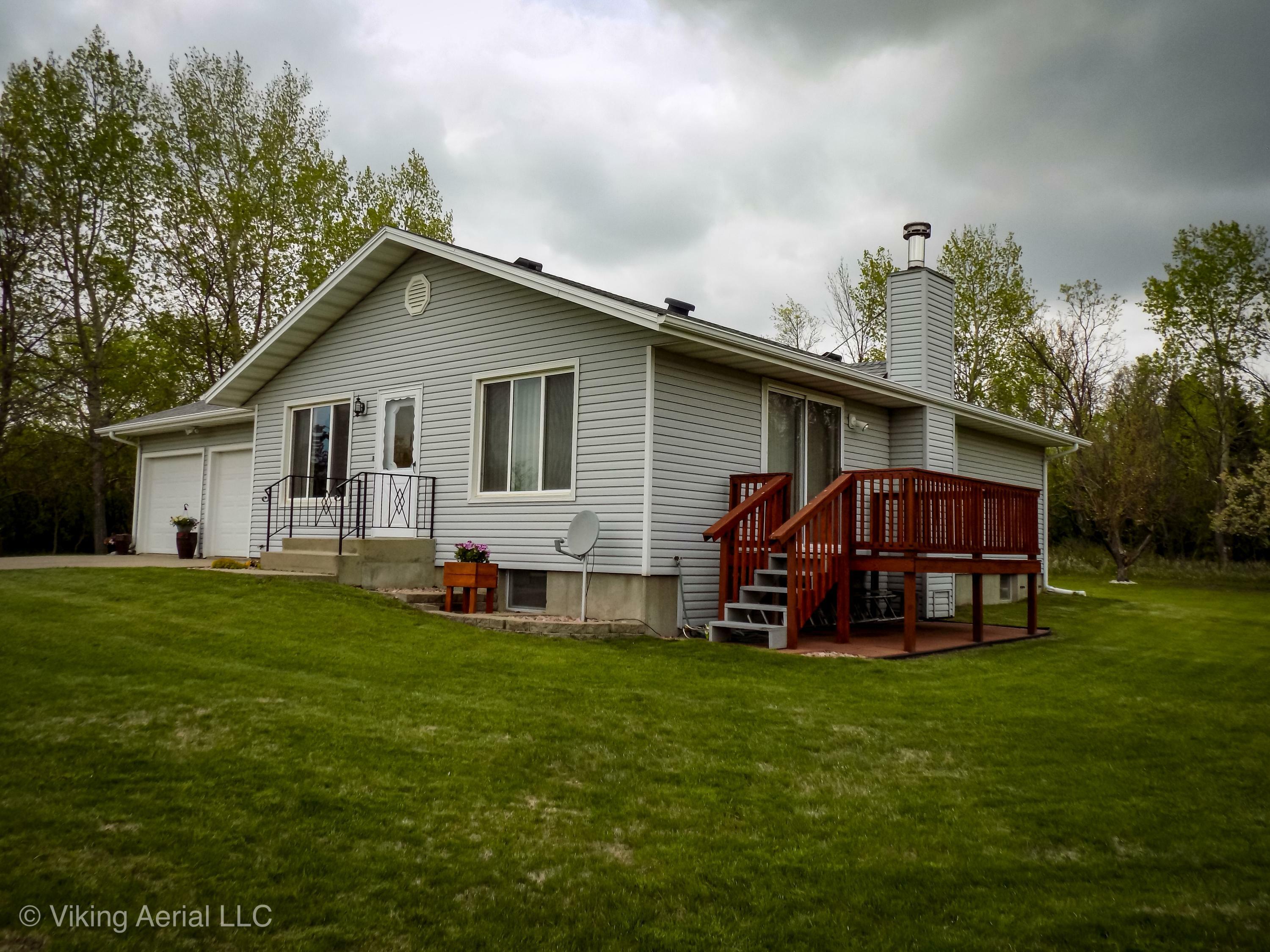 Property Photo:  2955 /2905 Shamrock Drive  ND 58503 