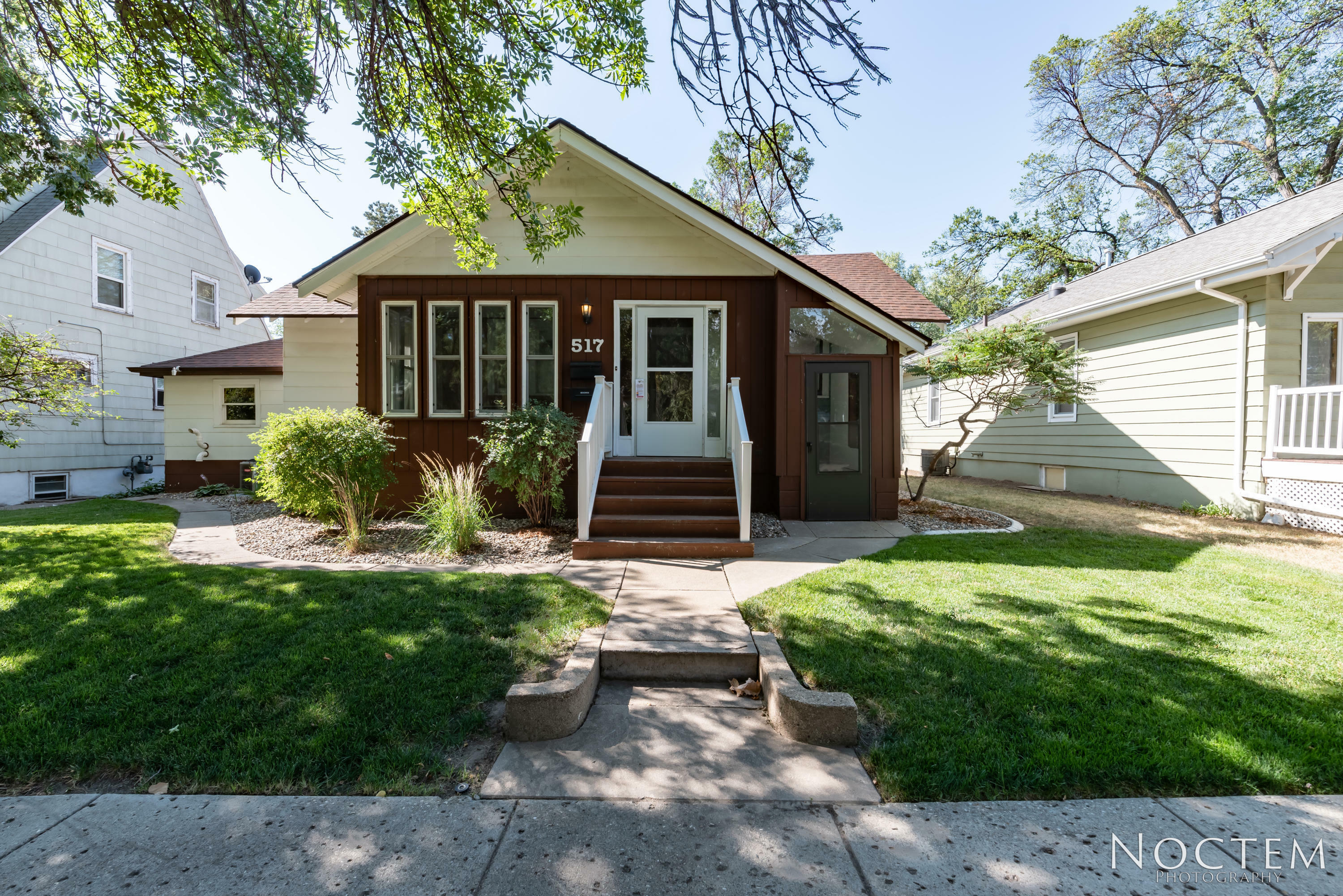 Property Photo:  517 W Rosser Ave Avenue  ND 58501 