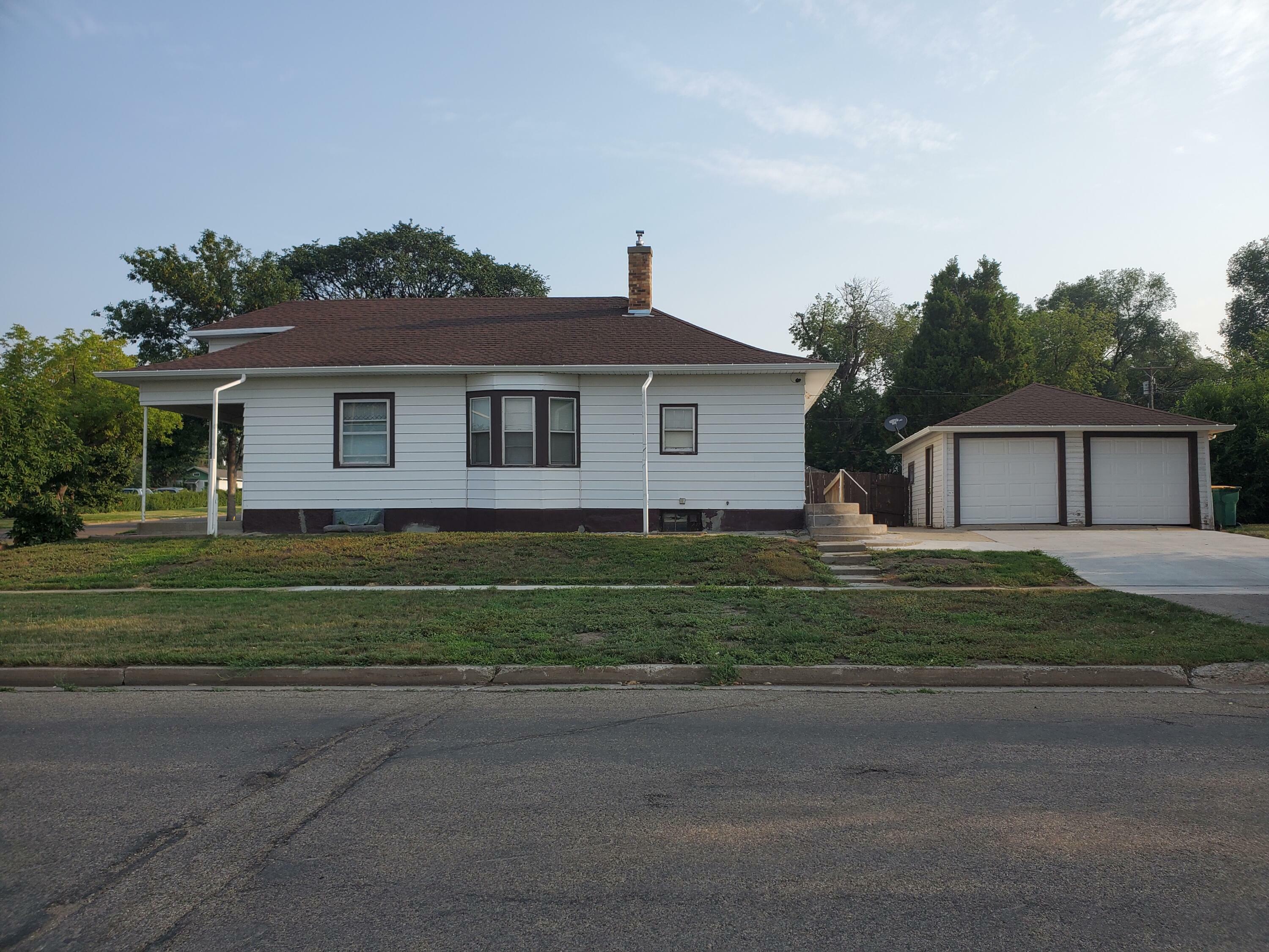 Property Photo:  501 N 10th Street  ND 58501 