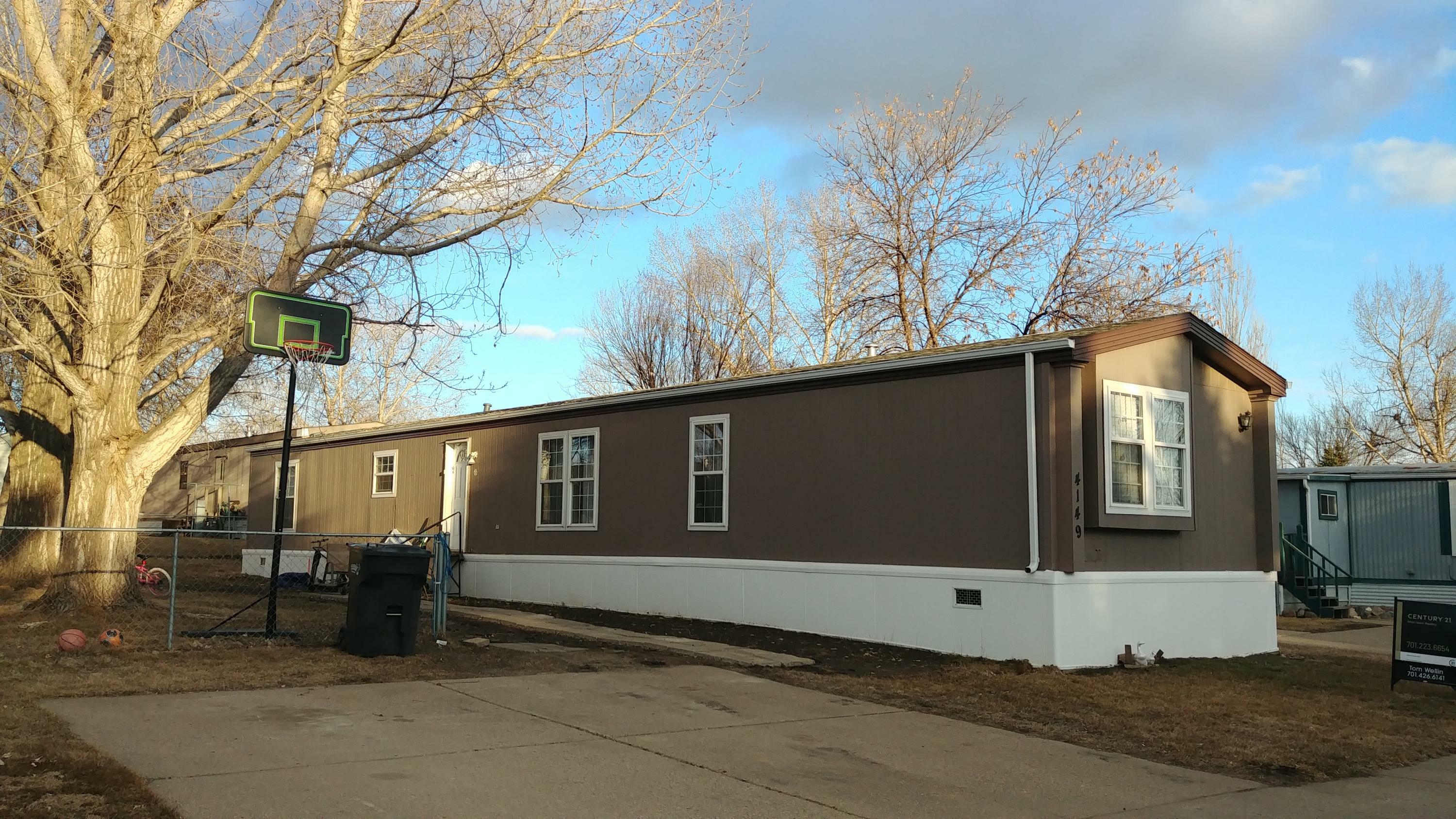 Property Photo:  4149 Arlington Drive  ND 58503 