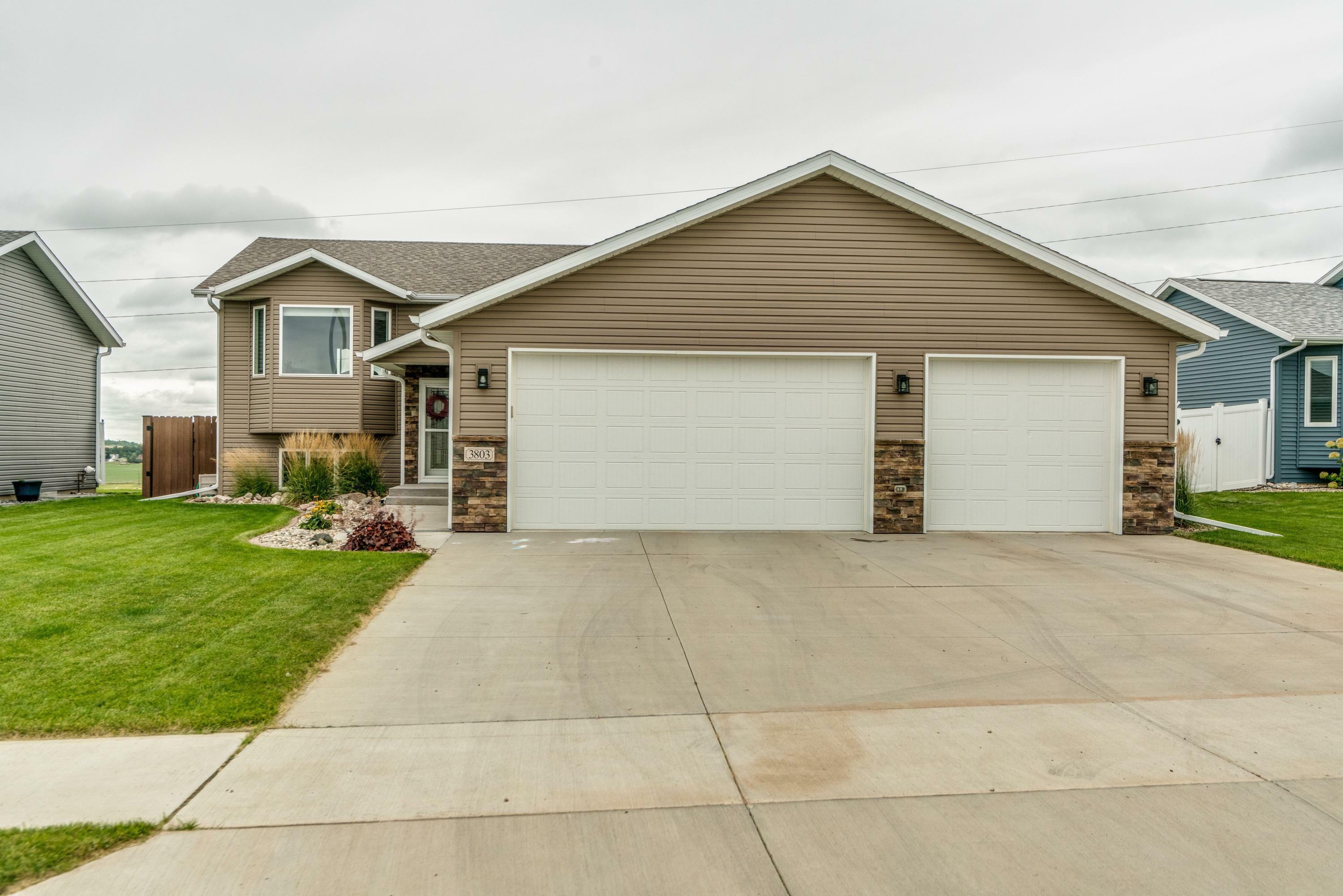 Property Photo:  3803 Wildrye Circle NW  ND 58554 