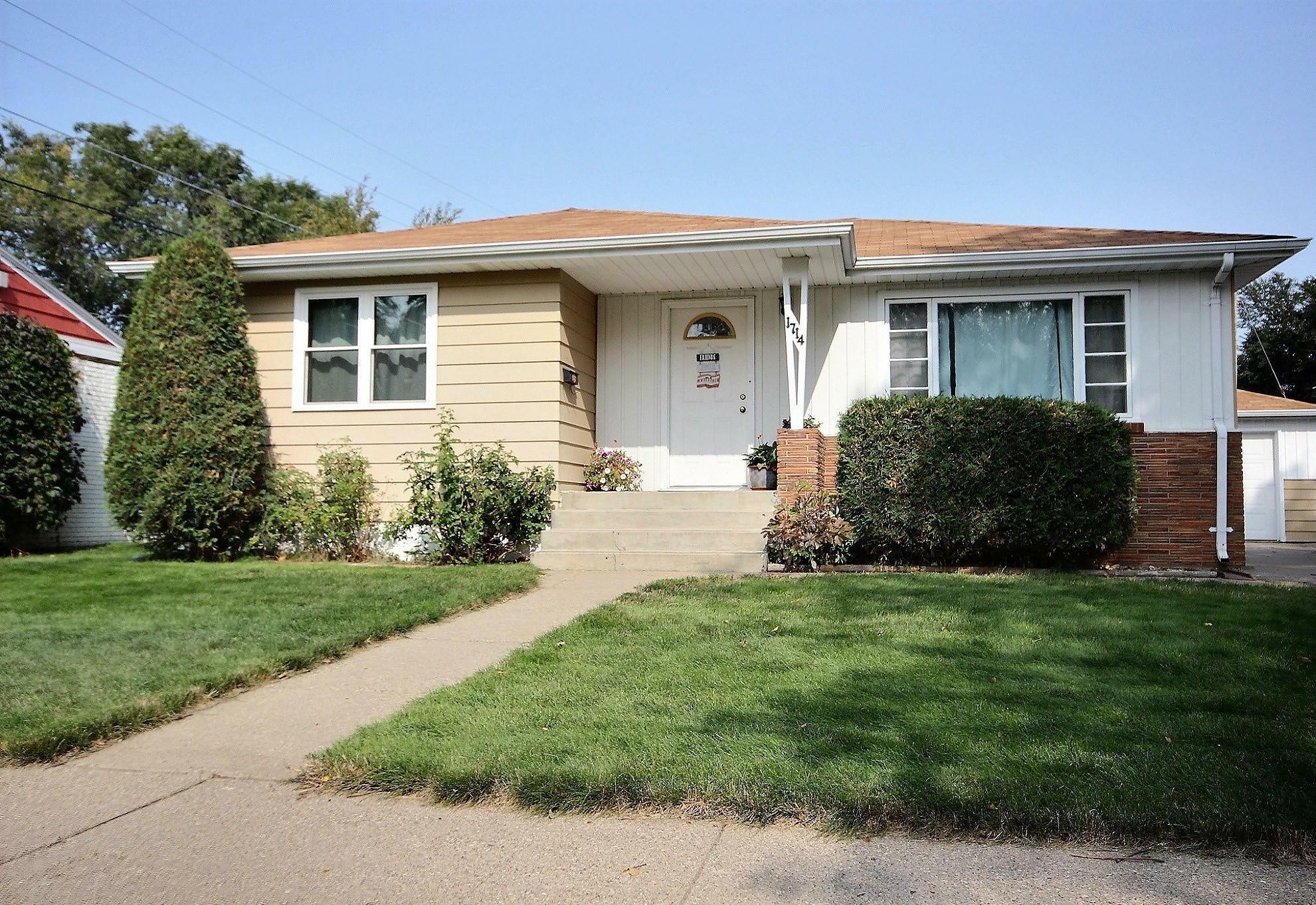 Property Photo:  1714 D Avenue E  ND 58501 