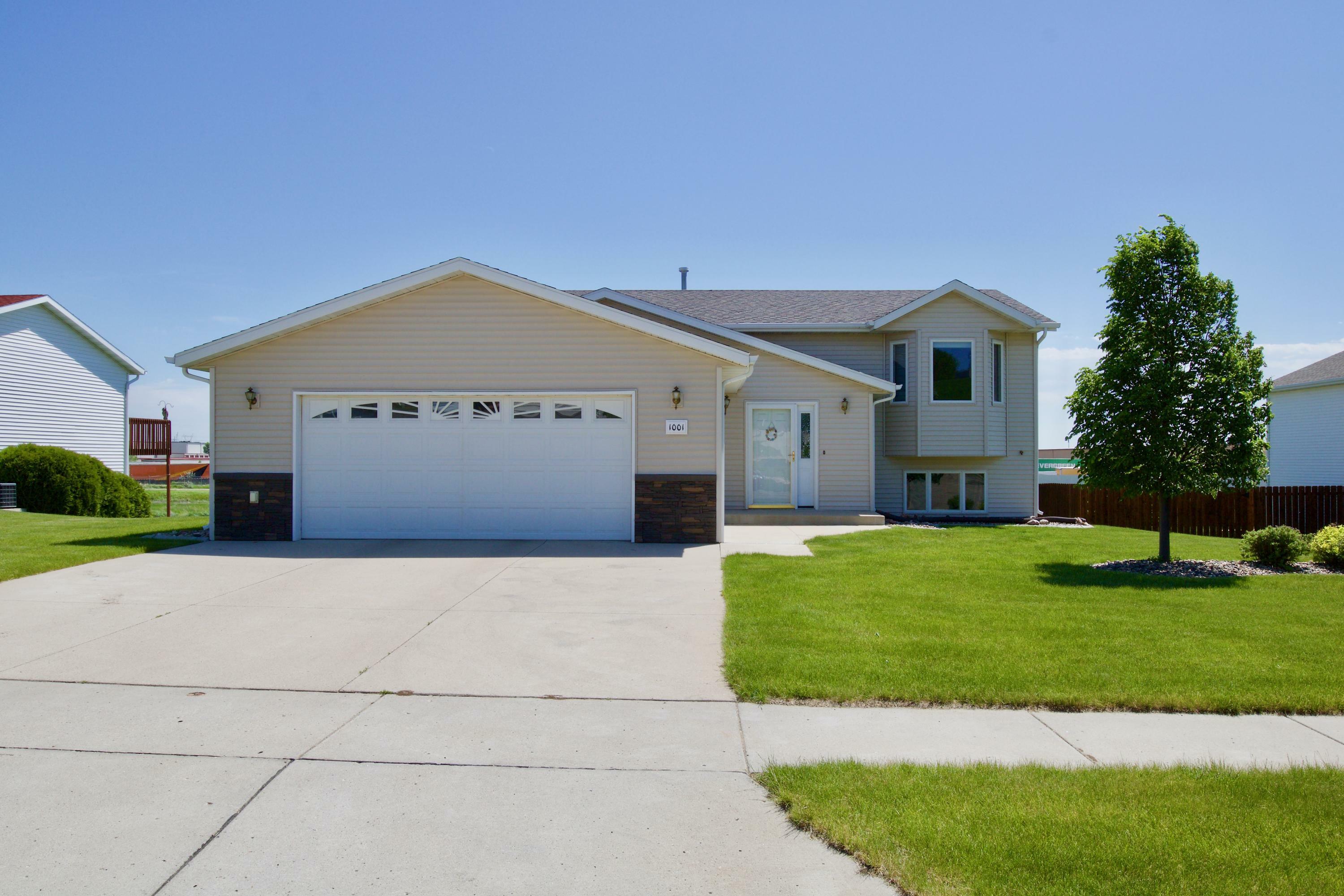 Property Photo:  1001 N 35th Street  ND 58501 