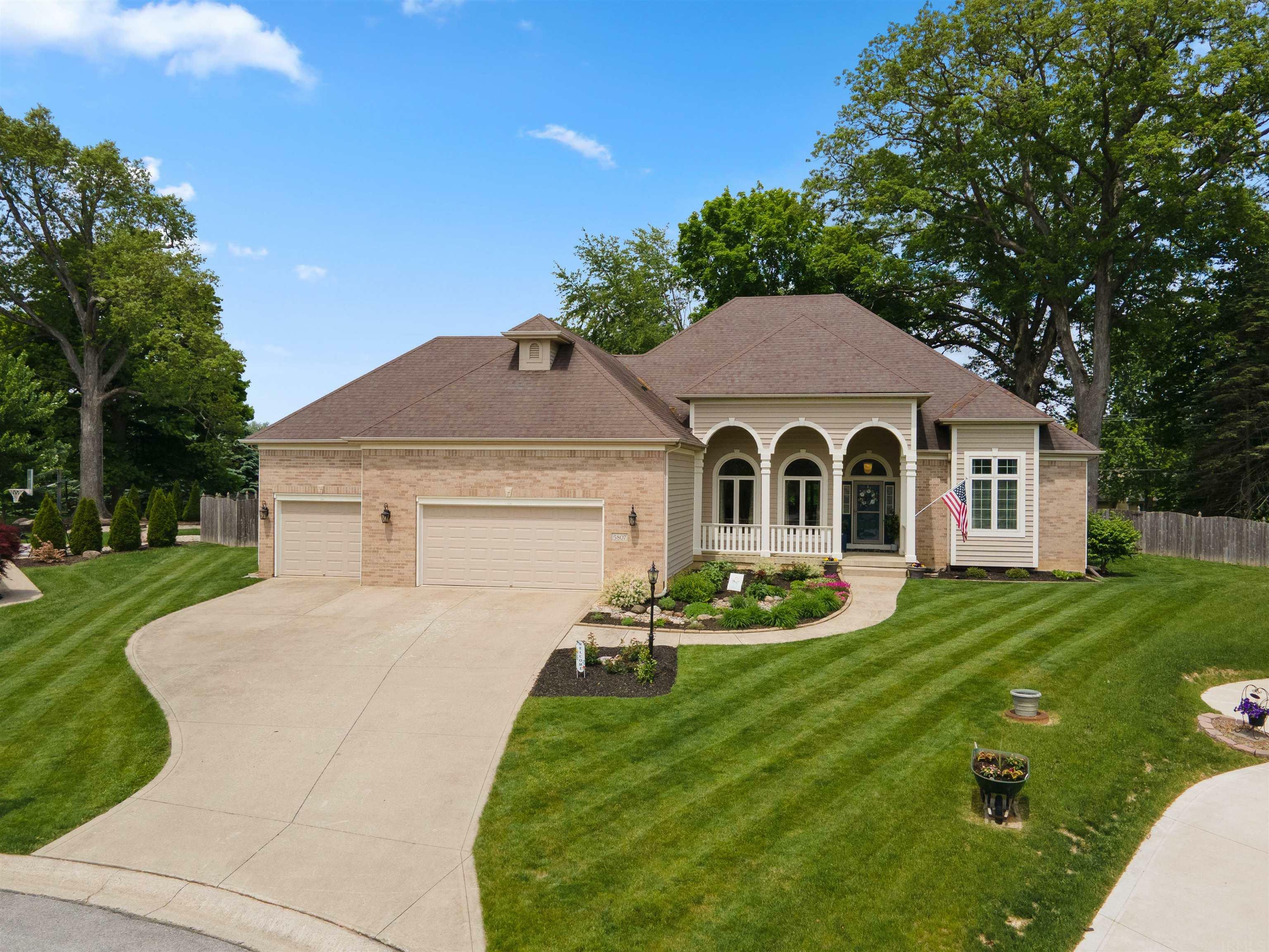 Property Photo: 5807 Chase Creek Court IN 46804
