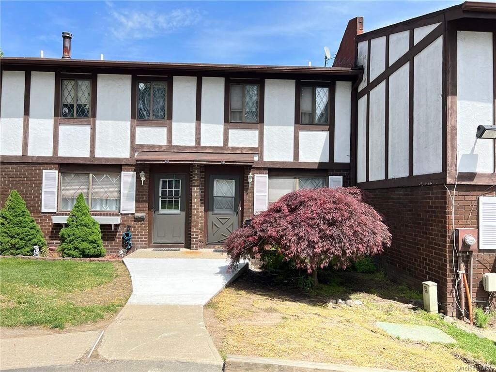 Property Photo:  50 Buckingham Court  NY 10970 