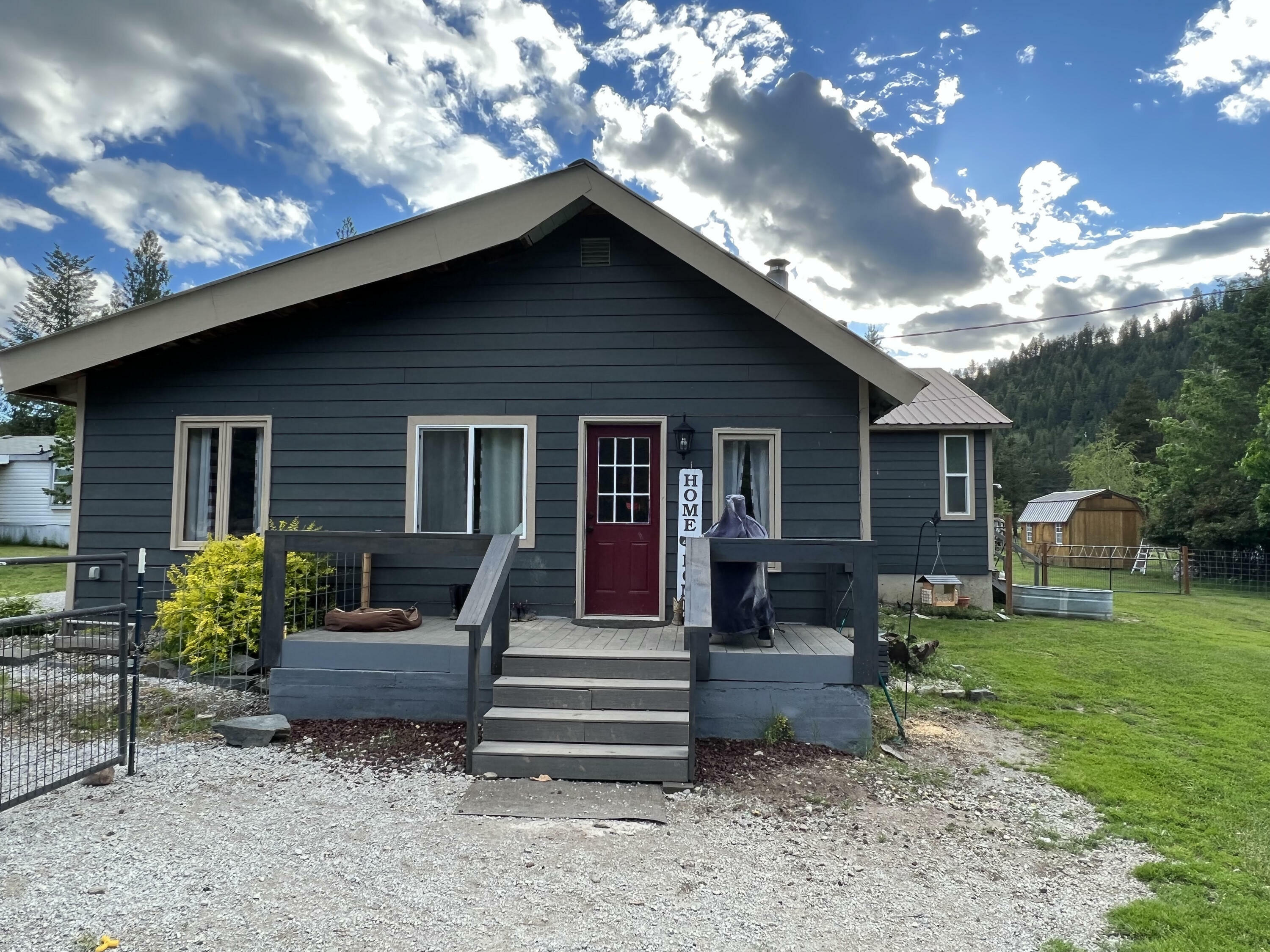 Property Photo:  216 8th Ave  WA 99139 