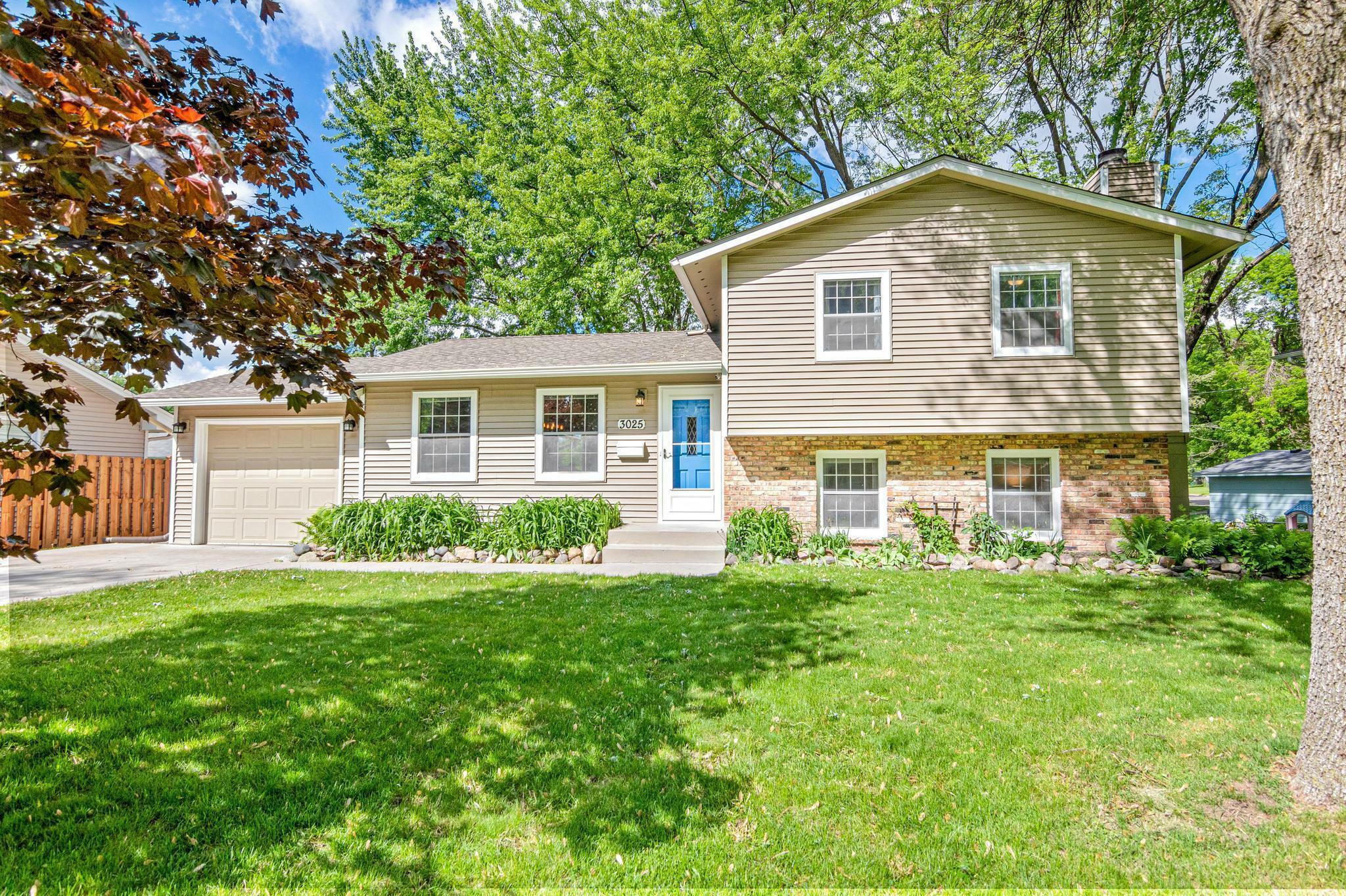 Property Photo:  3025 Yukon Avenue N  MN 55427 