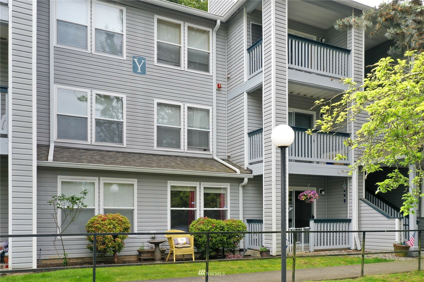 Property Photo: 33020 10th Avenue SW Y103 WA 98023
